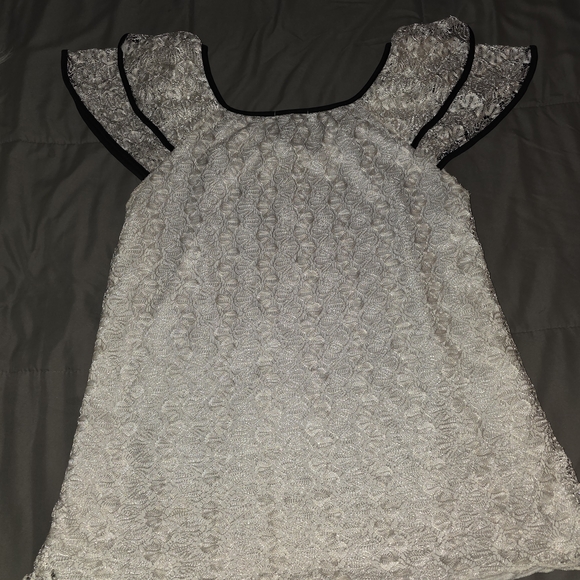 Elegant White Lace Top - Picture 3 of 3